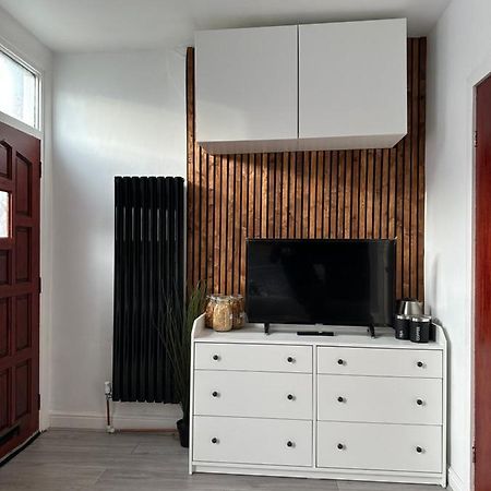 Modern En Suite Bedroom Close To City Centre Leeds  Zewnętrze zdjęcie